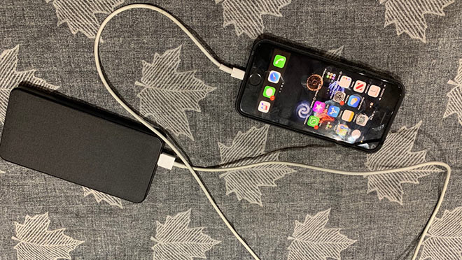 Image of a smartphone and Mophie Power Bank