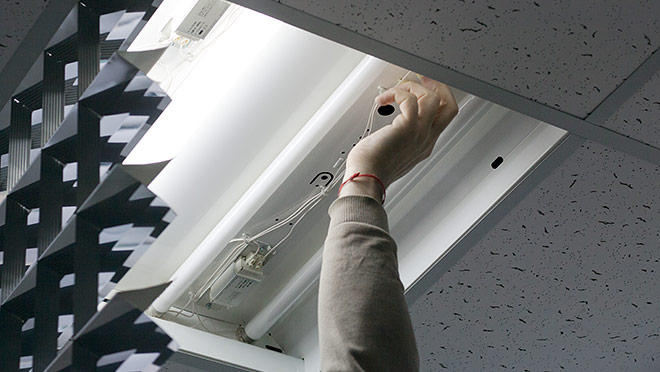 Image of fluorescent tubes being replaced Image of fluorescent tubes being replaced