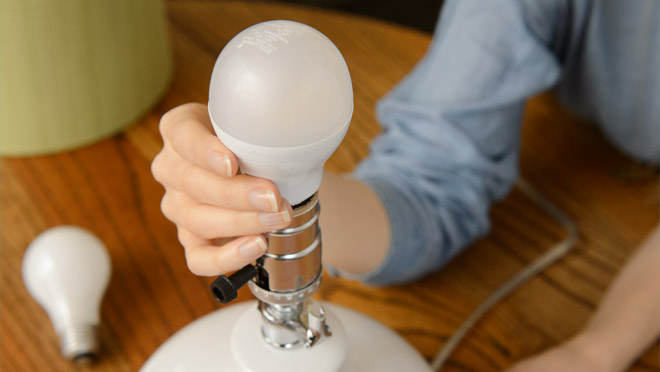Installing an LED lightbulb Installing an LED lightbulb