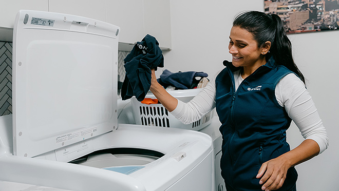 BC Hydro spokesperson Jaclyn loading a washing machine