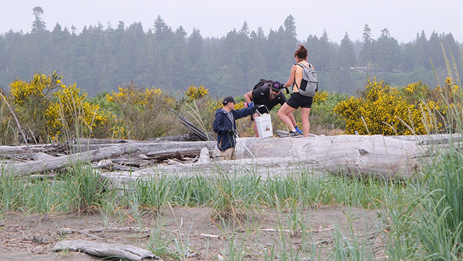 Team Power Smart members unearth beach trash alongside a log at Iona Beach Regional Park in Richmond, B.C. Team Power Smart members unearth beach trash alongside a log at Iona Beach Regional Park in Richmond, B.C.