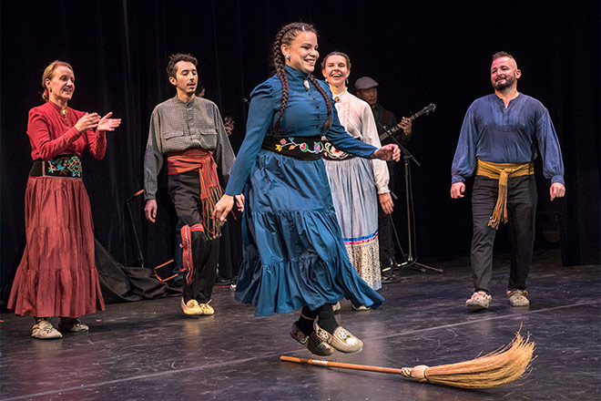 Members of V'ni Dansi performing a traditional Métis jig Members of V'ni Dansi performing a traditional Métis jig