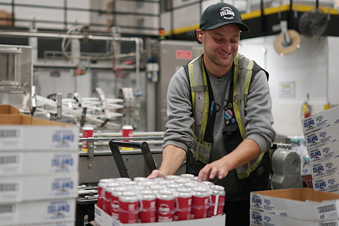 Image of worker at Vancouver Island Brewing Image of worker at Vancouver Island Brewing