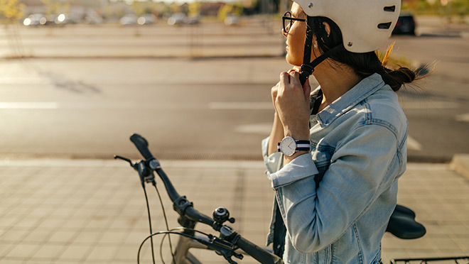 Woman preparing for the bike ride