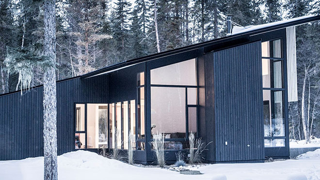 Image of a chalet near Golden, B.C.