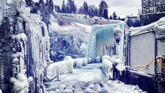 Frozen bridge at Ruskin Dam Frozen bridge at Ruskin Dam