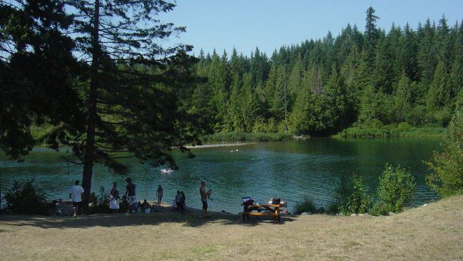 People along banks of Puntledge River			