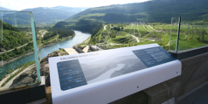 Image of the front entrance of the Revelstoke Dam Visitor Centre