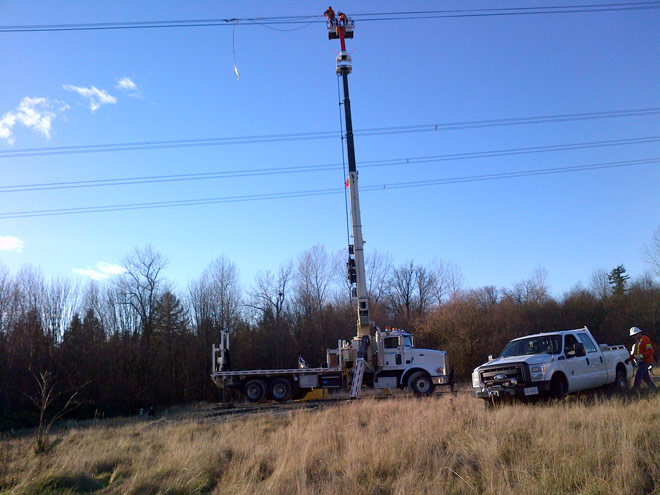 Image of BC Hydro crew repairing Clearbrook transmission line Image of BC Hydro crew repairing Clearbrook transmission line