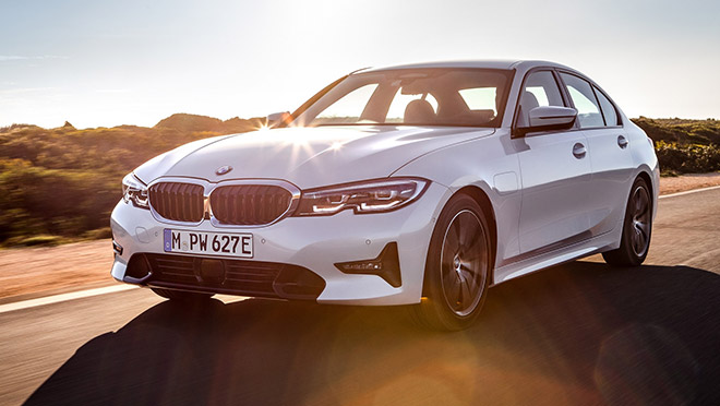 Image of the BMW 330e xDrive sedan