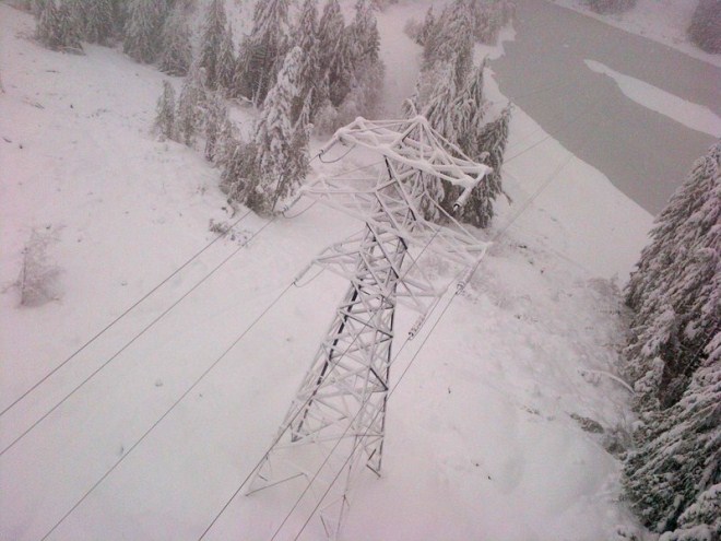 Transmission lines covered in snow near Port Alberni Transmission lines covered in snow near Port Alberni