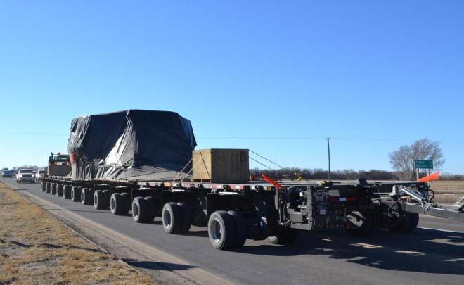 Francis turbine for Mica Dam on truck in Kansas full size