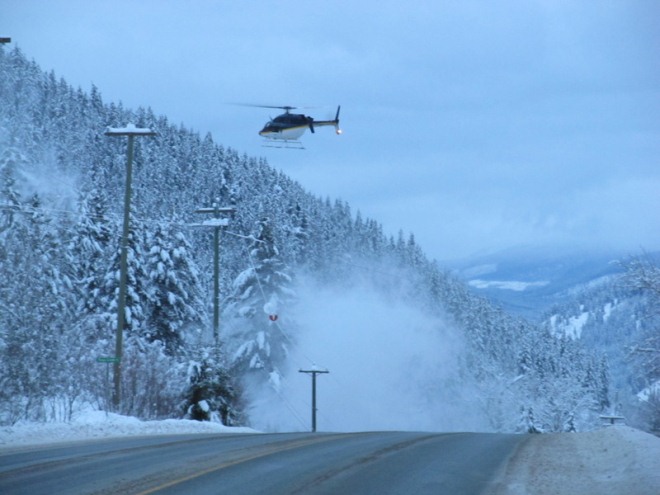 Helicopter blasts snow off powerlines in North Thompson