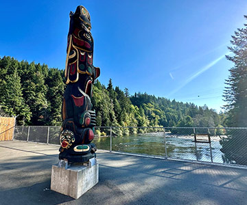 Wei Wai Kai totem at John Hart generating station in Campbell River