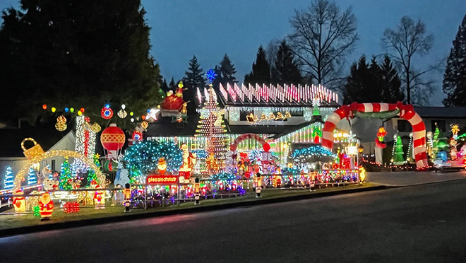 Joel DuPlessis holiday lighting from 2024