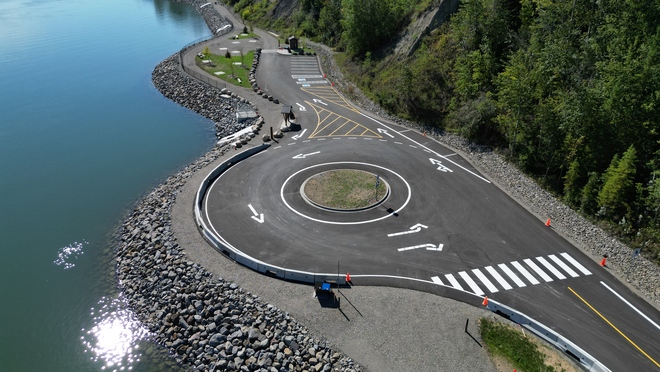 Road leading to a round-about