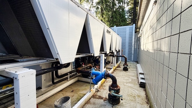 Exterior hybrid heating system equipment.
